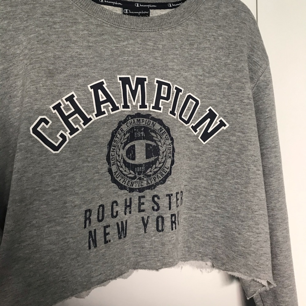 Champion Hand Cropped Jumper Raw Hem Size XL (14) - Picture 2 of 4
